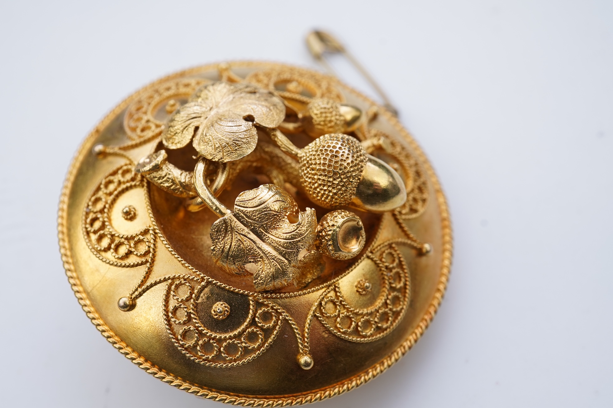 A Victorian gold brooch, third quarter 19th century